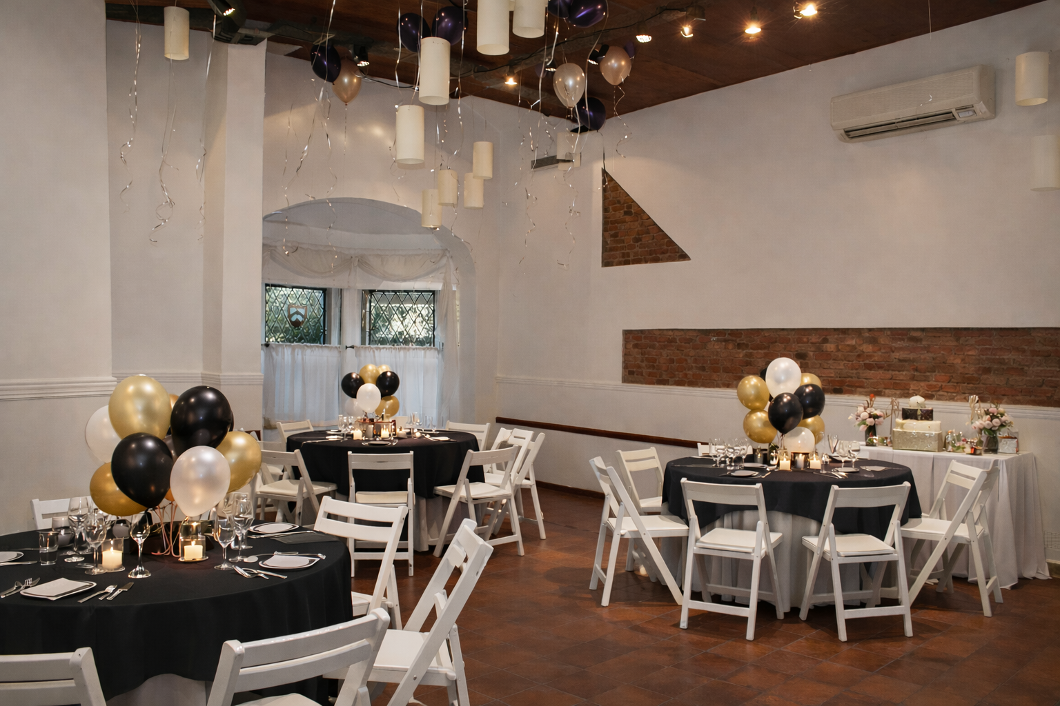 Celebración con temática negro y dorado